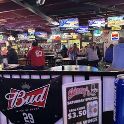 Skinnys Sports Bar & Grill