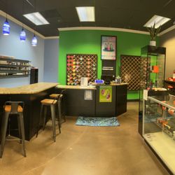 Aura Vapor - Lenexa - New vibe but the same knowledgeable staff
