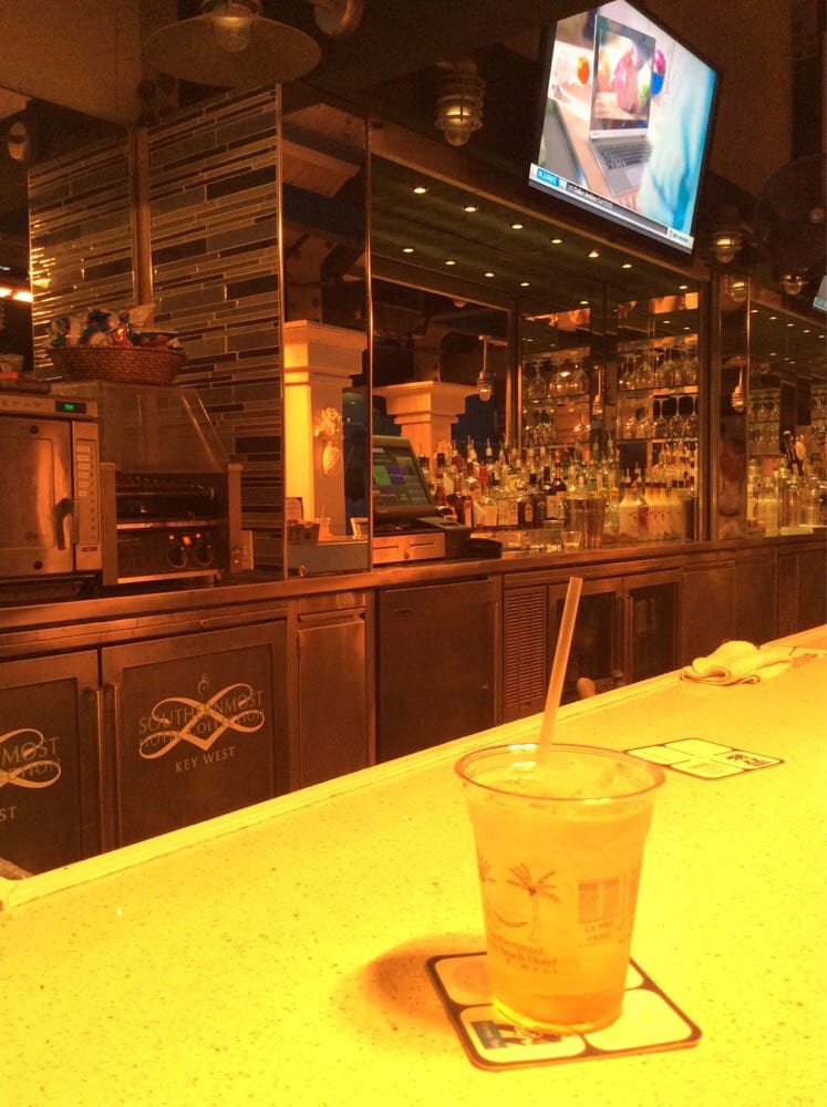 PINEAPPLE BAR Updated September 2024 1405 Duval St, Key West