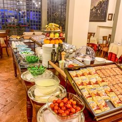 Monna Lisa - A wonderful Italian buffet in a former 16th century palace in Florence, Italy. Ti Amo...