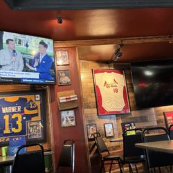 Schottzie's Bar & Grill - Interior