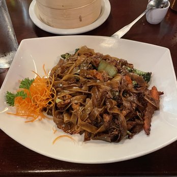 Siam Thai Restaurant - Pad Se Ew Dinner with Tofu - Thai Near Me - Decatur, Georgia Siam Thai Restaurant - Pad Se Ew Dinner with Tofu - Thai Near Me - Decatur, Georgia