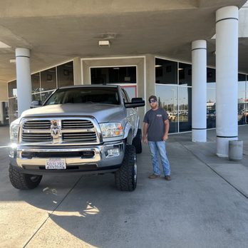 Razzari Ford - Car Dealers Near Me - Merced, California Razzari Ford - Car Dealers Near Me - Merced, California