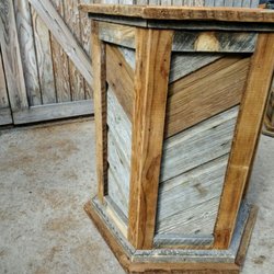 Hollingoutbone - Barnwood pedestal