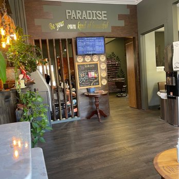 Paradise Nails - Waiting room - Nail Salons Near Me - Sacramento, California