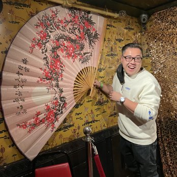 Trinity Nightclub - Big ass Asian fan in the selfie room? - Dance Clubs Near Me - Seattle, Washington