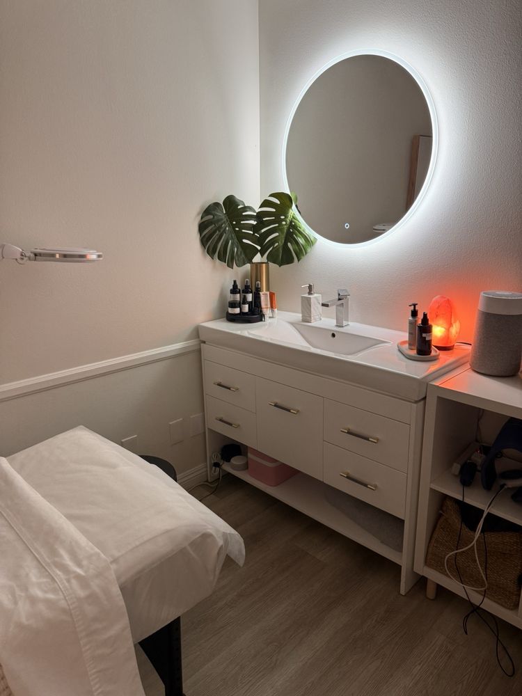 EverGlow Acupuncture Logo