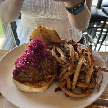 The Bench - Pulled pork sandwich - Pizza Near Me - Stowe, Vermont The Bench - Pulled pork sandwich - Pizza Near Me - Stowe, Vermont