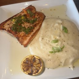 Lunch Pan-Seared Salmon with Garlic Mashed Potatoes Lunch Pan-Seared Salmon with Garlic Mashed Potatoes