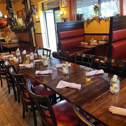 Sophia's Tuscan Grille - Beautiful decor I really didn't even need my centerpieces!