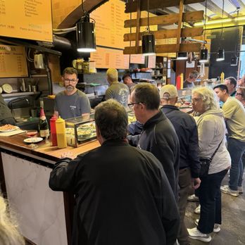 Can Paixano - Just starting to get busy - Tapas/Small Plates Near Me - Barcelona, B