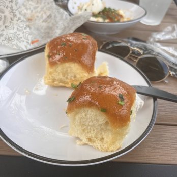 Honeymoon Chicken - Buns, Peaches and Burrata - Chicken Shop Near Me - Washington, DC, District of Columbia