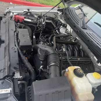 Rapid Roadside Services - Battery Replacement and Engine Bay Cleaning - Roadside Assistance Near Me - San Fernando Valley, California Rapid Roadside Services - Battery Replacement and Engine Bay Cleaning - Roadside Assistance Near Me - San Fernando Valley, California