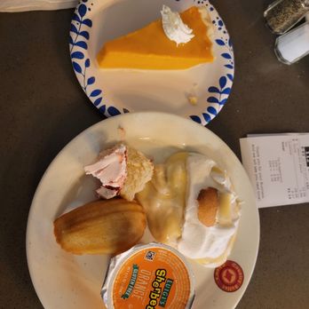 Chow’s Country Buffet - Much of the dessert section looked like it came from the Walmart bakery, but at least it was consistent - Buffets Near Me - Jacksonville, Florida