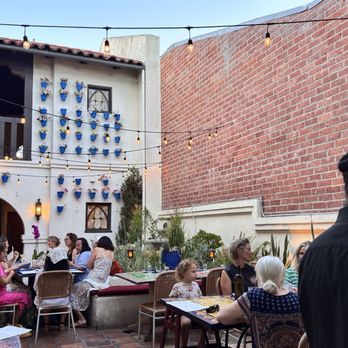 Casa Córdoba - Spanish Near Me - Montrose, California