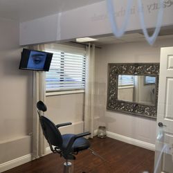 Jhasmens Studio - Jhasmen's procedure room.