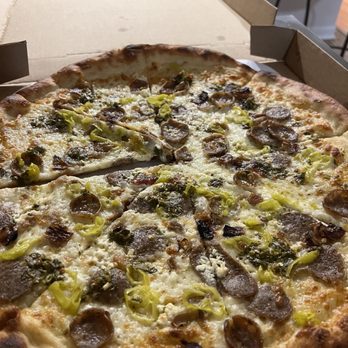 Zazas Pizzeria - Pizza Near Me - Chicago, Illinois