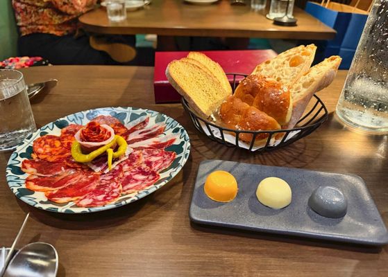 34 Restaurant & Bar by null