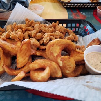 Crawpappy's Cajun Cusine - Crawfish basket with sidewinders - Cajun/Creole Near Me - Alma, Arkansas