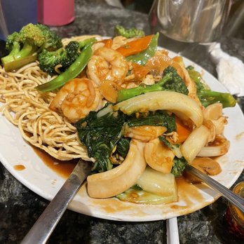 Dumpling Inn - Spicy 3 Ingredients Lo Mein - Chinese Near Me - San Diego, California Dumpling Inn - Spicy 3 Ingredients Lo Mein - Chinese Near Me - San Diego, California