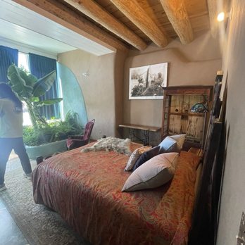 Earthship Biotecture - Atlantis bedroom (private tour) - General Contractors Near Me - Tres Piedras, New Mexico