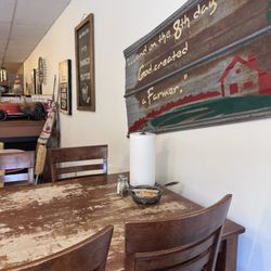 Farmhouse Cafe & Gifts - Inside decor and seating