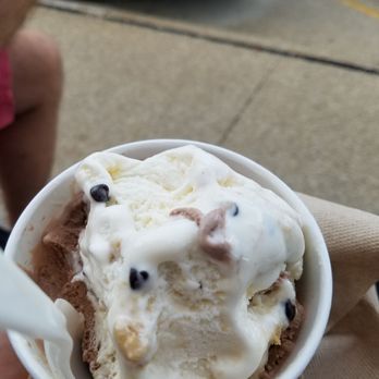 Heyn's - Ice Cream & Frozen Yogurt Near Me - North Liberty, Iowa