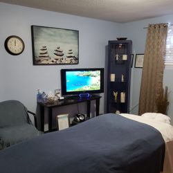 Absolute Tranquility Massage Therapy - Jennefer Bradbury, RMT