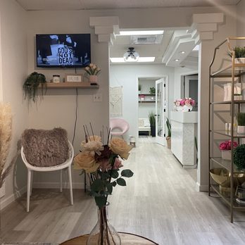 Havenly Beauty Spa - Waiting area looking toward lobby - Eyebrow Services Near Me - Visalia, California Havenly Beauty Spa - Waiting area looking toward lobby - Eyebrow Services Near Me - Visalia, California
