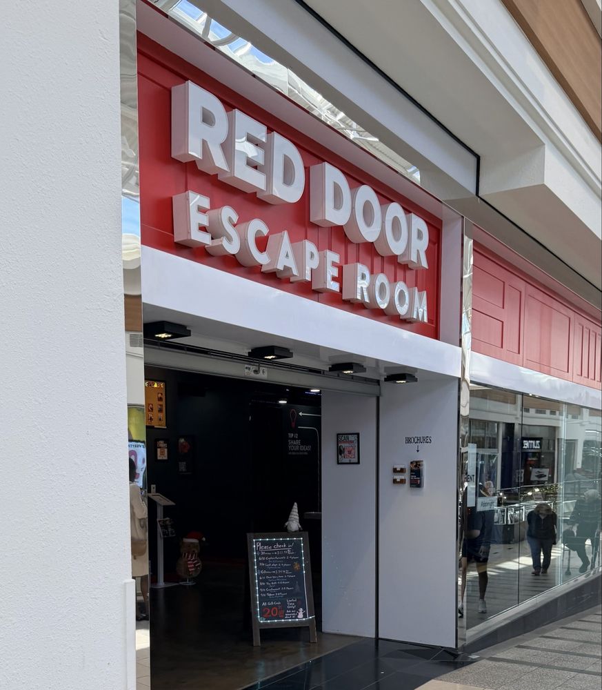 Red Door Escape Room Logo