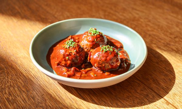 Broken Spanish Comedor by null