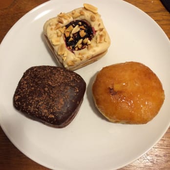 Crosstown Doughnuts & Coffee - Chocolate, peanut butter and creme brûlée - Donuts Near Me - London, XGL Crosstown Doughnuts & Coffee - Chocolate, peanut butter and creme brûlée - Donuts Near Me - London, XGL