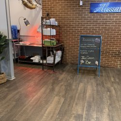 Alessandro's Pizzeria & Grill - Inside