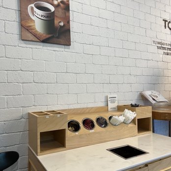 Tous Les Jours - 4/22/23 Self service - Desserts Near Me - Los Angeles, California