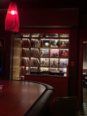 Lola's Hi/Lo Lounge by null