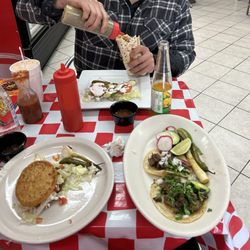 Taqueria el refugio - Gordita, street tacos, Burrito Especial / Special Burrito