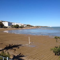 Tres Calaveras - Playa Las Fuentes por sus aguas que fluyen de la arena