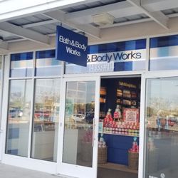 Bath & Body Works - Store front! Opening Day 2/15/19