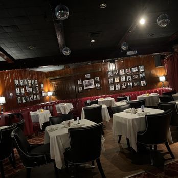 Burbank Smokehouse - Dining room - Steakhouses Near Me - Burbank, California Burbank Smokehouse - Dining room - Steakhouses Near Me - Burbank, California