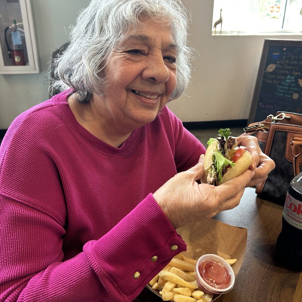 5 Ate Cafe - Classic burger for the MIL! - Pizza Near Me - Spring, Texas