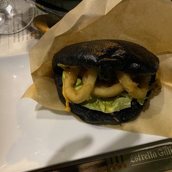 El Viti - Fried calamari bao - Tapas Bars Near Me - Barcelona, B