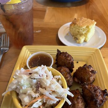 Big Pine Rooster - Conch fritters, coleslaw, cornbread - American Near Me - Big Pine Key, Florida