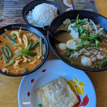 D E Thai Kitchen - Downtown - $16 Tom Yum NOODLE soup (vs soup version), pork. $14 Panang Curry, chicken - Thai Near Me - Las Vegas, Nevada D E Thai Kitchen - Downtown - $16 Tom Yum NOODLE soup (vs soup version), pork. $14 Panang Curry, chicken - Thai Near Me - Las Vegas, Nevada