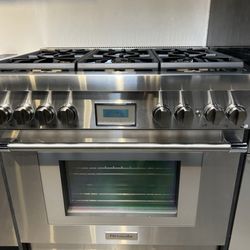 What great service we got at Universal ! We were so pleased with the selection in the showroom of Thermador appliances. Best prices too!!