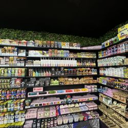 Hippie Hut Smoke Shop - Canton