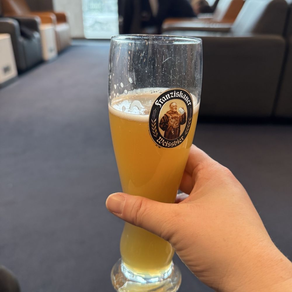 Lufthansa Senator Lounge - Airport Lounges Near Me Lufthansa Senator Lounge - Airport Lounges Near Me