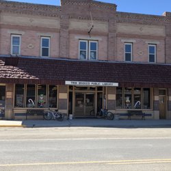 Twin Bridges Public Library - Entrance to library