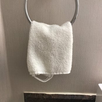 Hilton Long Beach - Despite the hefty price tag looks like the Hilton Long Beach cannot afford quality linens. - Hotels Near Me - Long Beach, California