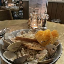 Feather & Bone - Vongole pasta