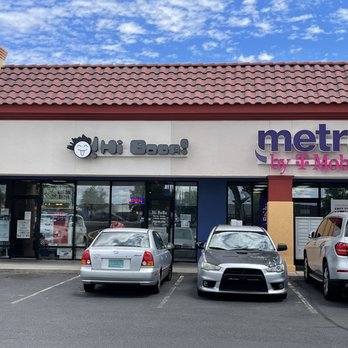 Hi Boba - cars parked in front of a restaurant - Coffee & Tea Near Me - Rio Rancho, New Mexico